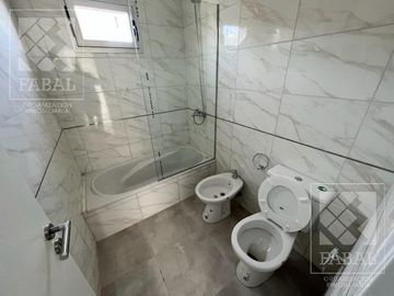 Casa venta Confluencia Rural, 2 dormitorios, 2 baños, jardín y entrada para auto