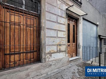 Este edificio tiene todo lo que necesitas: Tu Casa, tu Comercio, un Loft para renta y Cocheras!