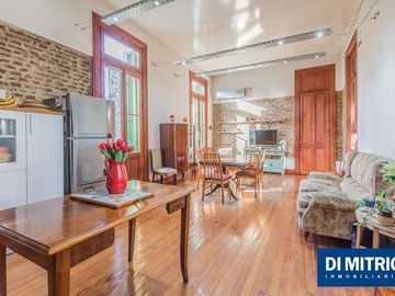 Este edificio tiene todo lo que necesitas: Tu Casa, tu Comercio, un Loft para renta y Cocheras!
