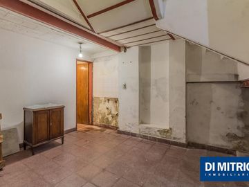 Este edificio tiene todo lo que necesitas: Tu Casa, tu Comercio, un Loft para renta y Cocheras!