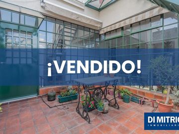 Este edificio tiene todo lo que necesitas: Tu Casa, tu Comercio, un Loft para renta y Cocheras!