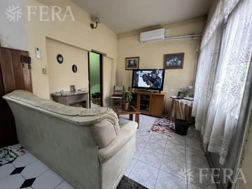 Venta de Casa 4 ambientes con cochera en Wilde