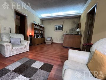 Venta de Casa 4 ambientes con cochera en Wilde