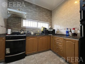 Venta de Casa 4 ambientes con cochera en Wilde