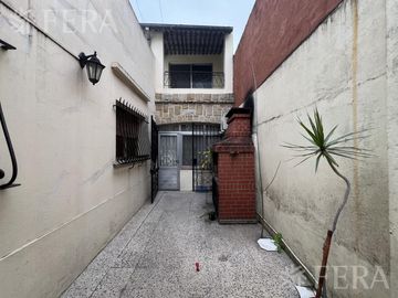 Venta de Casa 4 ambientes con cochera en Wilde