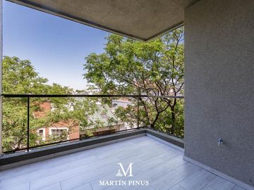 SEMIPISO - 3 AMBIENTES CON POSIBIILIDAD DE HACER OTRO CUARTO - BALCON - UNA COCHERA- COLEGIALES