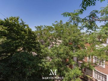 SEMIPISO - 3 AMBIENTES CON POSIBIILIDAD DE HACER OTRO CUARTO - BALCON - UNA COCHERA- COLEGIALES