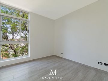 SEMIPISO - 3 AMBIENTES CON POSIBIILIDAD DE HACER OTRO CUARTO - BALCON - UNA COCHERA- COLEGIALES