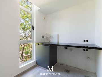 SEMIPISO - 3 AMBIENTES CON POSIBIILIDAD DE HACER OTRO CUARTO - BALCON - UNA COCHERA- COLEGIALES