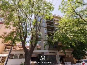 SEMIPISO - 3 AMBIENTES CON POSIBIILIDAD DE HACER OTRO CUARTO - BALCON - UNA COCHERA- COLEGIALES
