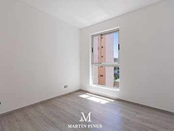 SEMIPISO - 3 AMBIENTES CON POSIBIILIDAD DE HACER OTRO CUARTO - BALCON - UNA COCHERA- COLEGIALES