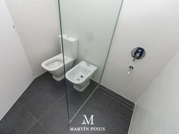 SEMIPISO - 3 AMBIENTES CON POSIBIILIDAD DE HACER OTRO CUARTO - BALCON - UNA COCHERA- COLEGIALES