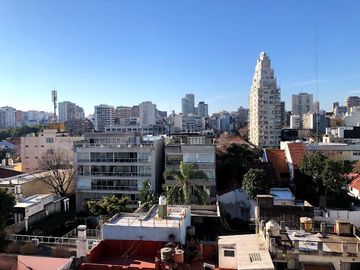 SEMIPISO - 3 AMBIENTES CON POSIBIILIDAD DE HACER OTRO CUARTO - BALCON - UNA COCHERA- COLEGIALES