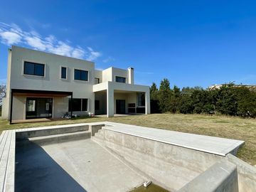 Casa en venta en San Matias - Al Lago - Con Piscina
