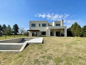 Casa en venta en San Matias - Al Lago - Con Piscina