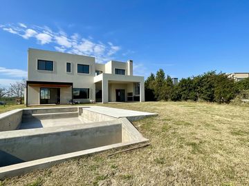 Casa en venta en San Matias - Al Lago - Con Piscina