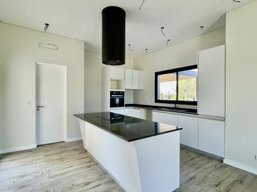 Casa en venta en San Matias - Al Lago - Con Piscina