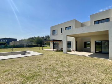Casa en venta en San Matias - Al Lago - Con Piscina