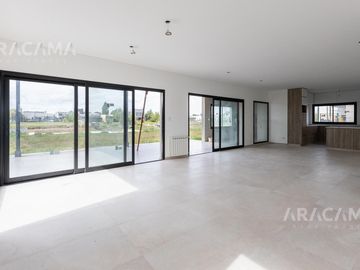 VENTA CASA EN LOS TALAS - CANNING