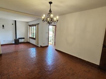Casa sobre Av Zanni, a metros de Almafuerte