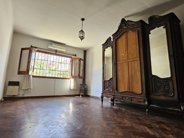 Casa sobre Av Zanni, a metros de Almafuerte