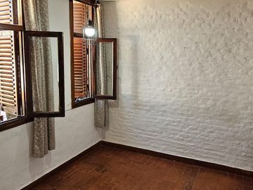 Casa sobre Av Zanni, a metros de Almafuerte