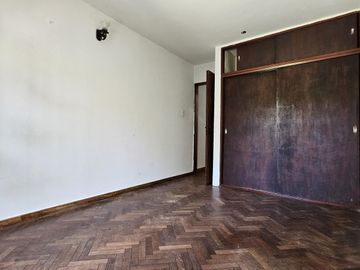Casa sobre Av Zanni, a metros de Almafuerte