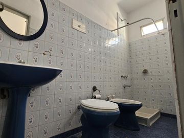 Casa sobre Av Zanni, a metros de Almafuerte
