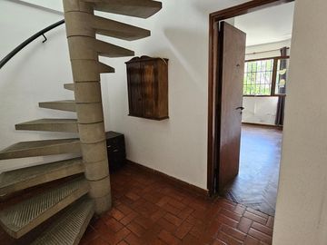 Casa sobre Av Zanni, a metros de Almafuerte