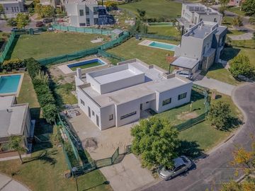 Casa en El Canton - Golf - PG