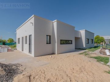 Casa en El Canton - Golf - PG