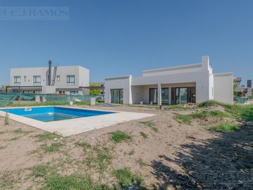 Casa en El Canton - Golf - PG