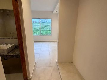 Local - Av. Peron