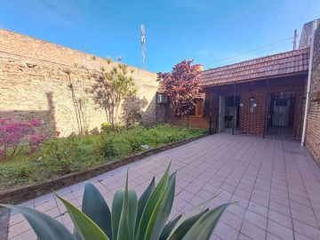 VENTA CASA 3 AMB QUINCHO PARRILLA VALENTIN ALSINA