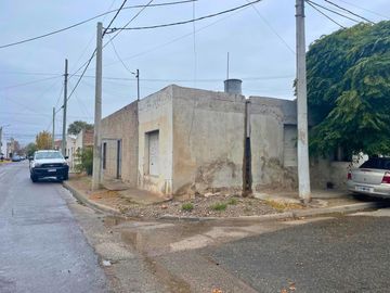 VENTA COMPLEJO DE 4 DEPARTAMENTOS   UN SALON, EN CALLE AMARANTO SUAREZ AL 100, B° VILLA MARIA. IDEAL PARA INVERSIÓN.