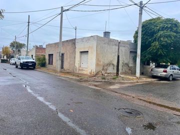 VENTA COMPLEJO DE 4 DEPARTAMENTOS   UN SALON, EN CALLE AMARANTO SUAREZ AL 100, B° VILLA MARIA. IDEAL PARA INVERSIÓN.