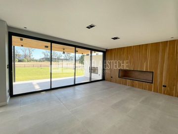 Casa en  Pilar Golf