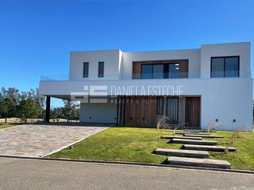 Casa en  Pilar Golf