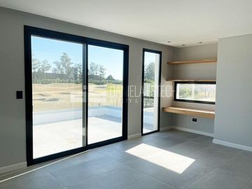 Casa en  Pilar Golf