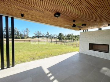 Casa en  Pilar Golf