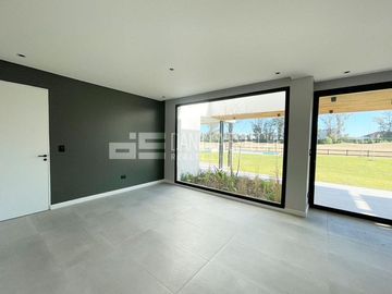 Casa en  Pilar Golf