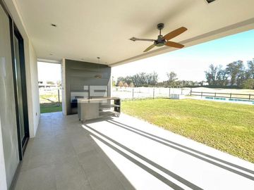 Casa en  Pilar Golf