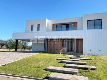 Casa en  Pilar Golf