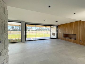 Casa en  Pilar Golf