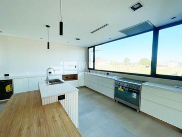 Casa en  Pilar Golf