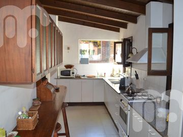 VENTA CASA 5 DORMITORIOS EN VILLA ELISA