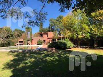VENTA CASA 5 DORMITORIOS EN VILLA ELISA
