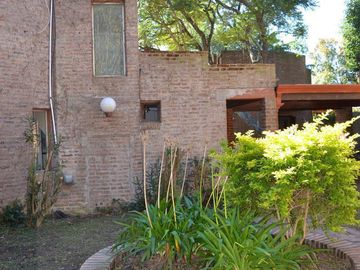 VENTA CASA 5 DORMITORIOS EN VILLA ELISA