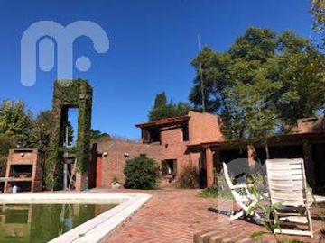 VENTA CASA 5 DORMITORIOS EN VILLA ELISA