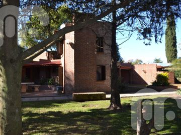 VENTA CASA 5 DORMITORIOS EN VILLA ELISA